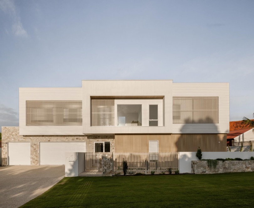 A new pinnacle of coastal opulence and luxury living, ‘Kirra’ is a brand-new abode by SABDIA Construction. A blissful escape that stands as a testament to architectural excellence, the remarkable residence exudes a commanding façade with nearly 30 metres of frontage. 📍KIRRA, Holland Park AGENTS: Denis…