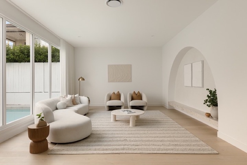 HAVEN is on the market. ⠀⠀⠀⠀⠀⠀⠀⠀⠀ Prepare to be captivated by the enchanting blend of refined neutral hues, luxurious textures, and elegant archways, all working in perfect harmony to shape a sanctuary that redefines the essence of family living. With its awe-inspiring double-height void and expansive open-air…