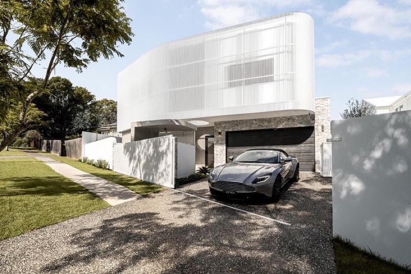 SPECTRE. On The Market. ⠀⠀⠀⠀⠀⠀⠀⠀⠀ The final piece of our ‘Avenue Collection’ in Camp Hill has graced the market. ⠀⠀⠀⠀⠀⠀⠀⠀⠀ It’s striking street presence - with a combination of steel, stone and concrete finishes has redefined modern architectural aesthetics, setting a new standard for sophistication and innovation in…