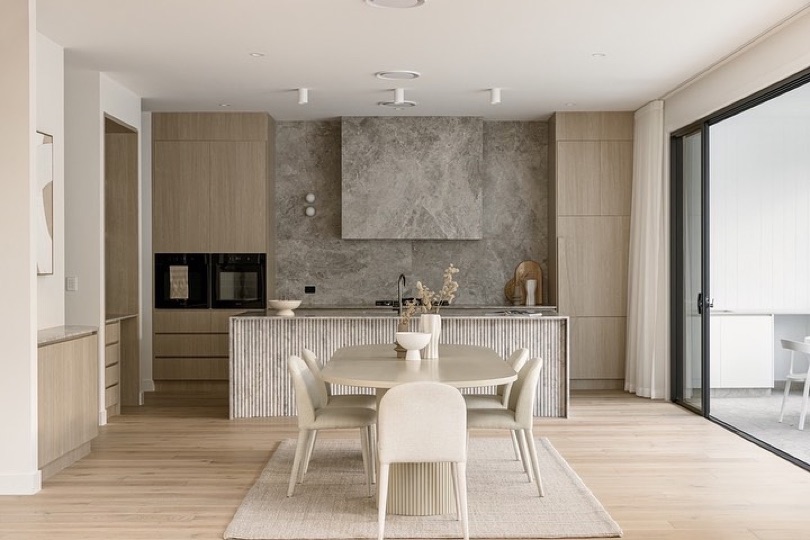 SPECTRE. On The Market. ⠀⠀⠀⠀⠀⠀⠀⠀⠀ Step into luxury with the stunning kitchen at SPECTRE in Camp Hill. Featuring exquisite fluted tundra, rich timber finishes, and glamorous mirrored splash backs. ⠀⠀⠀⠀⠀⠀⠀⠀⠀ Overlooking the expansive open plan living space, the kitchen offers more than just a place to cook – it’s a…