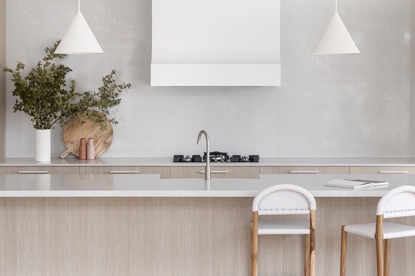 EDEN. ⠀⠀⠀⠀⠀⠀⠀⠀⠀ At the heart of EDEN lies a custom-crafted timber kitchen, grounding the open-plan living area with an air of refined luxury. Step into the sun-drenched expanse of the living and kitchen space, where a serene neutral palette sets the perfect ambiance. Sold by @luxurypropertiesbrisbane Photographed by…