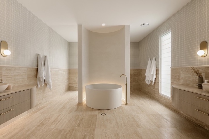 ENCANTO. ⠀⠀⠀⠀⠀⠀⠀⠀⠀ Sink into the master suite of ENCANTO. A symphony of travertine, brass fixtures, timber accents and a showstopper round tub. Photographed by @nira.creative ⠀⠀⠀⠀⠀⠀⠀⠀⠀ DESIGN · DEVELOP · CONSTRUCT
