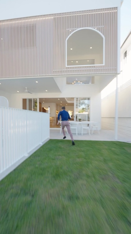 💁🏻♂️ Well that one ran out the door… 🚪 CASA PALMERA, Holland Park sold in 5 days for $2,550,000. Here’s the sats: Buyers met - 76 Enquires - 61 Views online - 95,789 Social media views - 648,047 Total views - 743,836 Send on / shares - 4226 Thank you to @sabdia_constructions for the opportunity to sell such an…