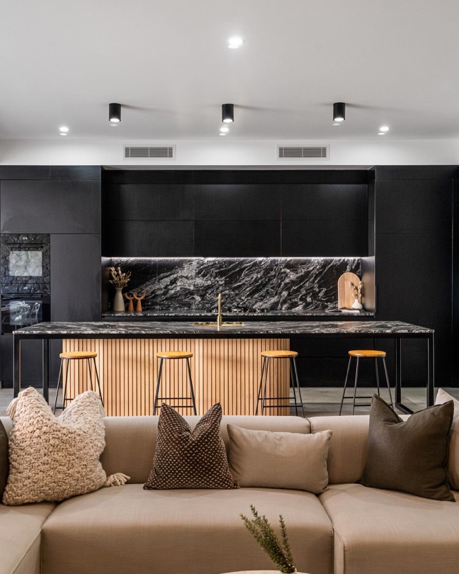 Indulge in the allure of BLANC. Presenting an exquisite kitchen, where darkness meets opulence, adorned with gold fixtures and sleek black marble. ⠀⠀⠀⠀⠀⠀⠀⠀⠀ Sales enquiries @xavier_elegance_realty ⠀⠀⠀⠀⠀⠀⠀⠀⠀ DESIGN | DEVELOP | BUILD