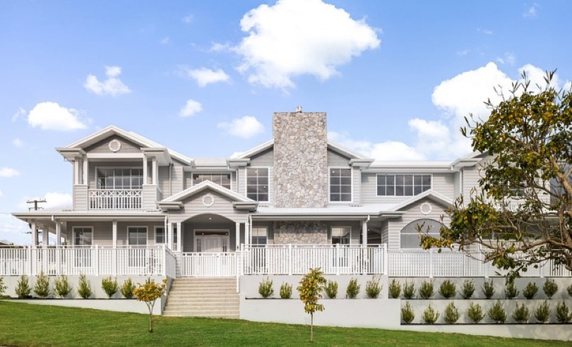 There's something special about Hampton style homes. ⠀⠀⠀⠀⠀⠀⠀⠀⠀ Experience the pinnacle of exceptional design, seamless family living, and unforgettable entertaining at Judge Street in Norman Park. ⠀⠀⠀⠀⠀⠀⠀⠀⠀ This architectural triumph effortlessly harmonizes contemporary sophistication with enduring allure, creating a…