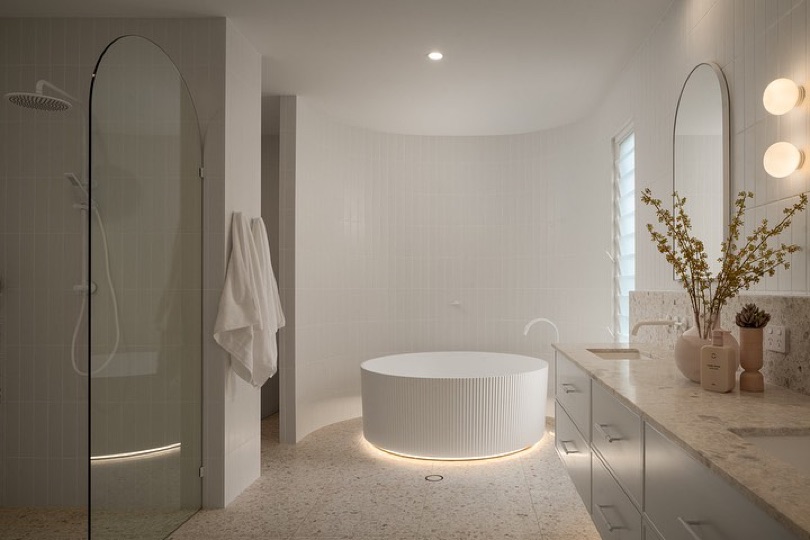 HAVEN. On The Market. ⠀⠀⠀⠀⠀⠀⠀⠀⠀ From render to reality - the stunning master bathroom, a digital glimpse into what was once just an idea. We proudly present the stunning real-life creation that now graces the heart of HAVEN. ⠀⠀⠀⠀⠀⠀⠀⠀⠀ From pixels to perfection, every detail was carefully considered and brought to…