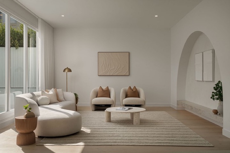 HAVEN. On The Market. ⠀⠀⠀⠀⠀⠀⠀⠀⠀ A glimpse into the living room details at HAVEN. Revel in the abundance of natural light, the graceful archway alcove, and the seamless connection to the outdoor terrace and poolside oasis. A soaring double-height void - one of our favourite design choices, adds an air of magnificence…