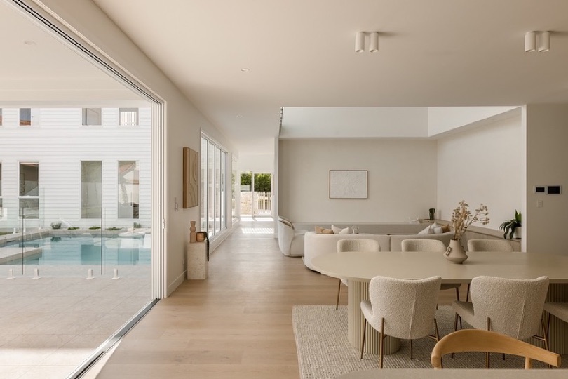KIRRA. ⠀⠀⠀⠀⠀⠀⠀⠀⠀ Journey through KIRRA, where the art of open-plan living is at its finest. Here, windows stretch endlessly, inviting a flood of natural light that dances playfully across meticulously designed spaces. ⠀⠀⠀⠀⠀⠀⠀⠀⠀ The charm of KIRRA lies not just in its architectural brilliance but in the immersive…