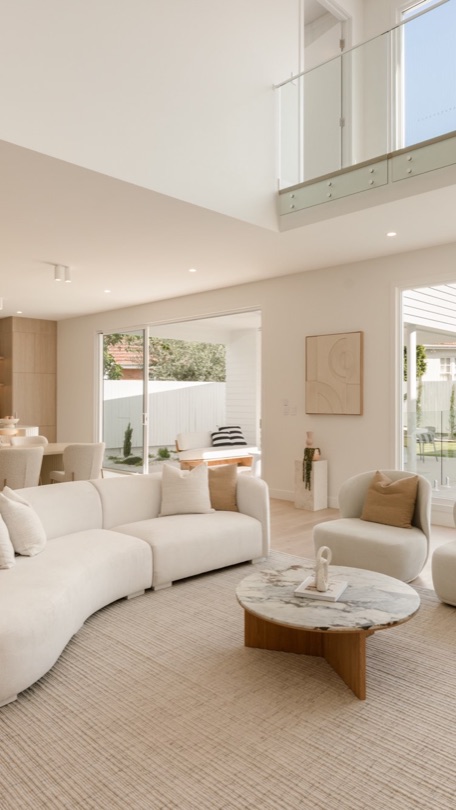 KIRRA. ⠀⠀⠀⠀⠀⠀⠀⠀⠀ Welcome to KIRRA, a home where modern sophistication meets coastal charm. Every element has been carefully considered, from soft architectural curves to a material palette rich in texture and warmth. ⠀⠀⠀⠀⠀⠀⠀⠀⠀ The heart of the home unfolds with an expansive living space that seamlessly connects to…