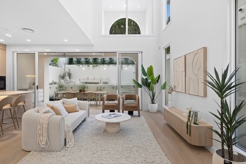AMMOS. On The Market. ⠀⠀⠀⠀⠀⠀⠀⠀⠀ Meet AMMOS, where timeless sophistication meets inspired design. At the heart of this luxurious home lies a space that redefines contemporary living - a harmonious fusion of bold textures and refined materials. A captivating travertine island, with its exquisite fluted detail, pairs…