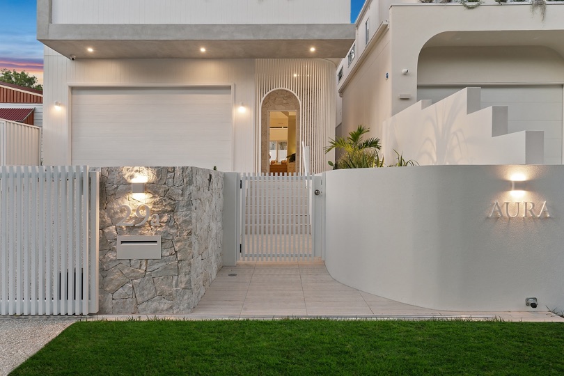 🏡 AURA, Taringa 5 🛏️ 4 🛁 2 🚗 A masterclass in luxury, ‘Aura’ is a prestigious new home by award winning SABDIA Constructions that showcases superior craftsmanship and design excellence. At a premier address, it’s within a stroll of St Peters Lutheran College and Ironside State School. ☎️ Contact: Alex…